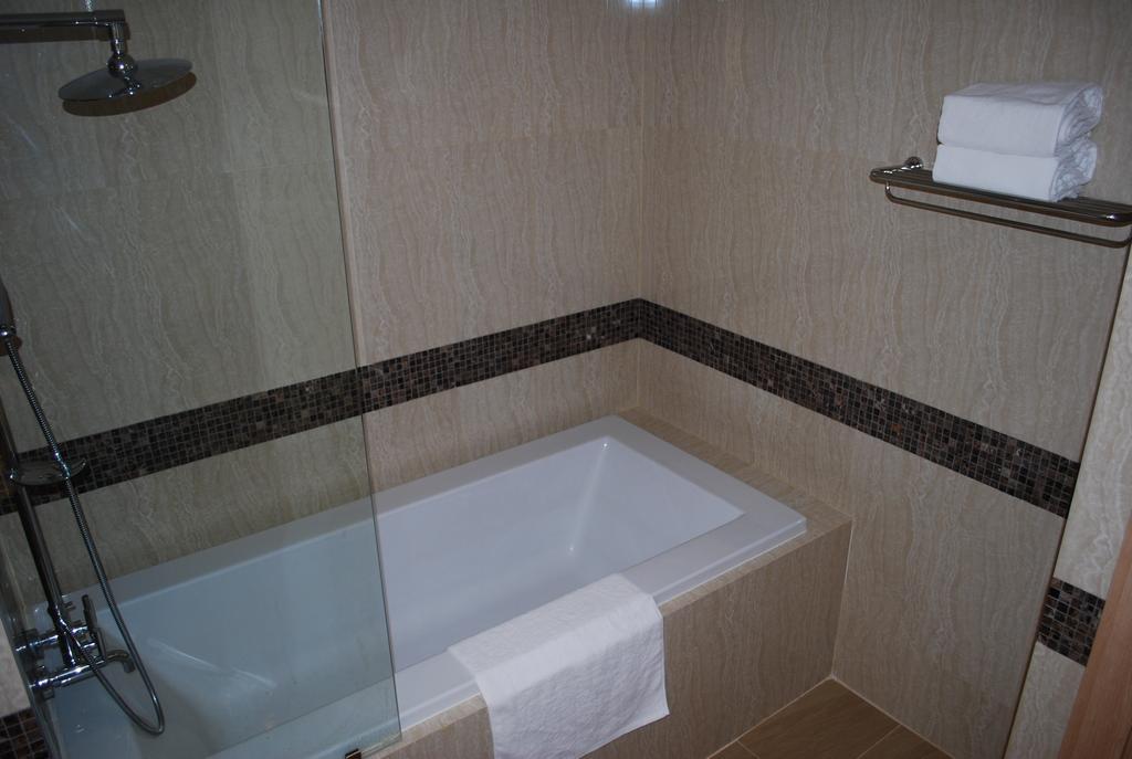 The Cliff Residence Condo Pattaya Zimmer foto